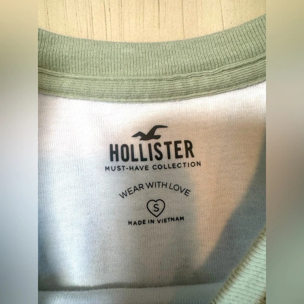 Like New!  Hollister Must Have Collection- Short Crew Baby Tee- Green/White Sz S - Picture 6 of 10